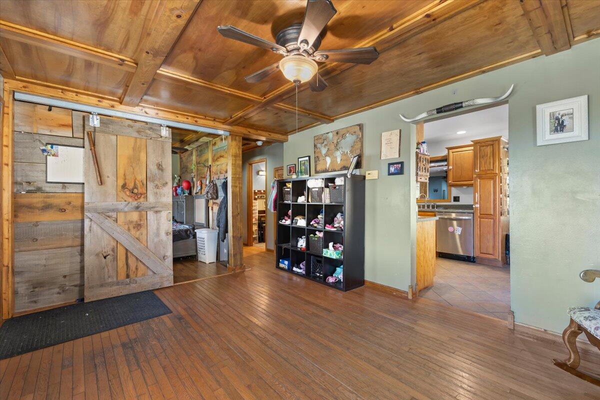 9601 Exeter Road Carleton, MI 48117 - Photo 7 of 51 39-IMG_2143