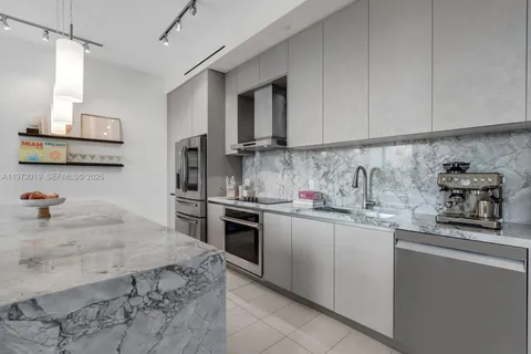 $1,550,000 | 1030 15th Street, Unit PH3, Miami Beach, FL 33139