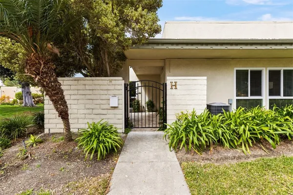 $2,900 | 2049 Via Mariposa East, Unit H, Laguna Woods, CA 92637