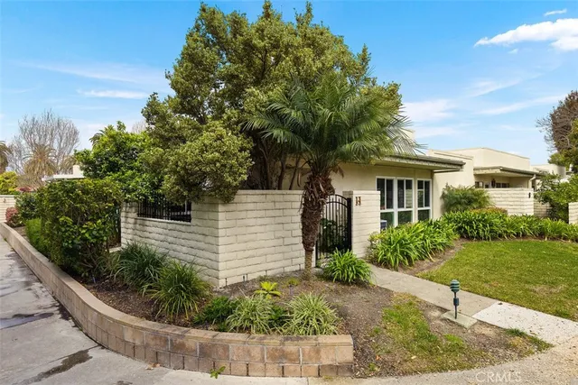 $2,800 | 2049 Via Mariposa East, Unit H, Laguna Woods, CA 92637