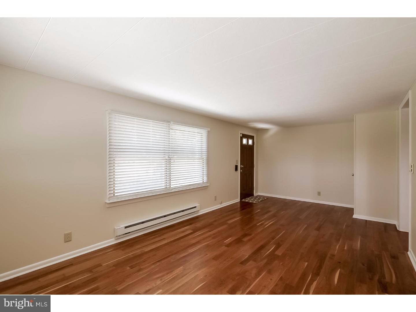 205 Brick Road Oxford, PA 19363 - Photo 6 of 25 Living Room