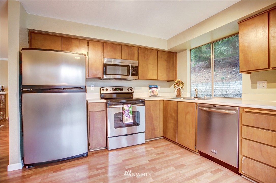2314 Camas Avenue Northeast Renton, WA 98056 - Photo 4 of 18 Gallery Image 4