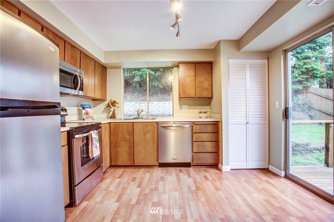 2314 Camas Avenue Northeast Renton, WA 98056 - Photo 5 of 18 Gallery Image 5