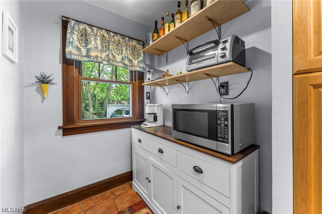 2627 Eaton Road University Heights, OH 44118 - Photo 11 of 34 Gallery Image 11