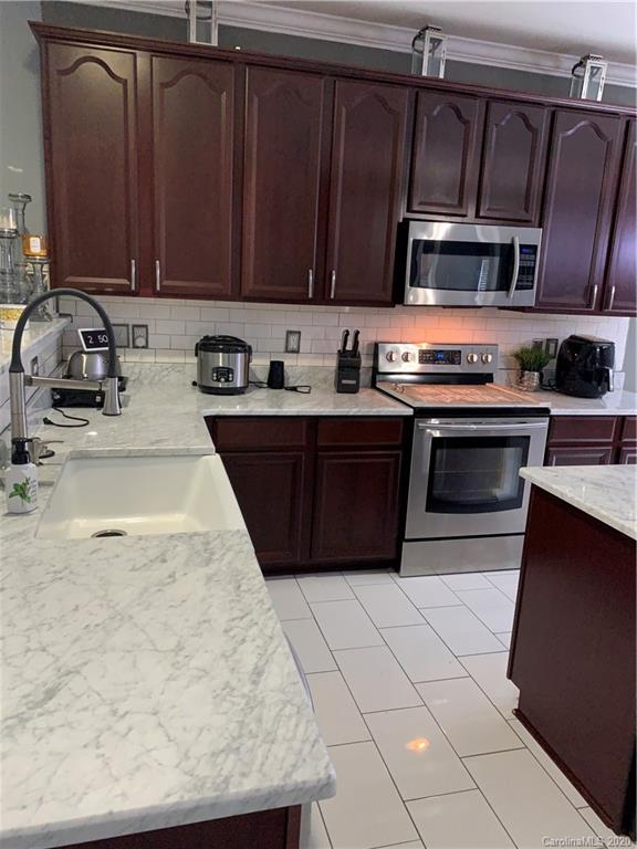 1623 Swan Drive Charlotte, NC 28216 - Photo 3 of 28 Gallery Image 3