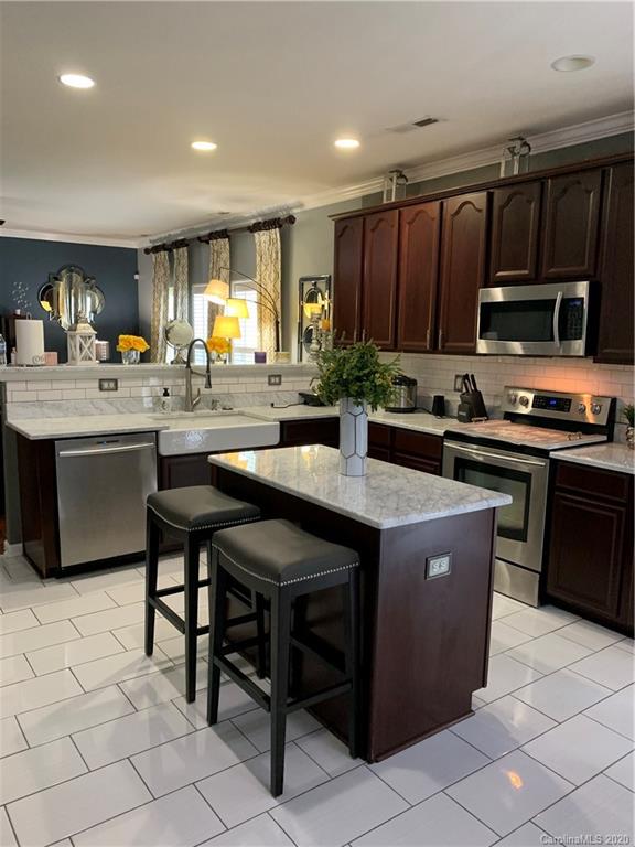 1623 Swan Drive Charlotte, NC 28216 - Photo 4 of 28 Gallery Image 4