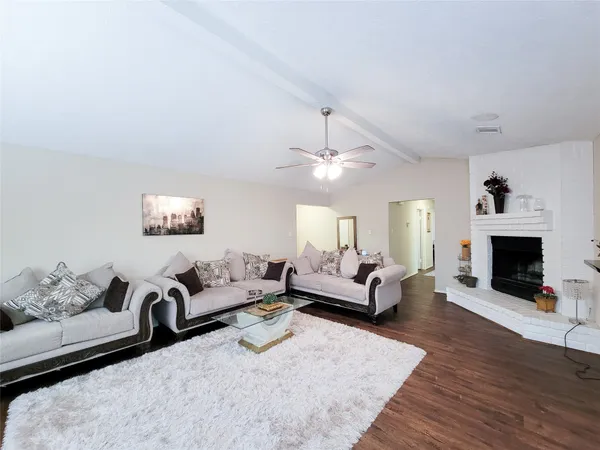 $2,200 | 412 Land Grant Drive, Richmond, TX 77406