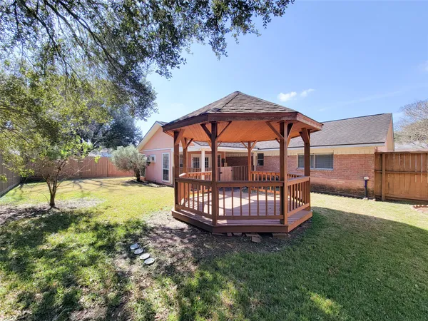 $2,200 | 412 Land Grant Drive, Richmond, TX 77406