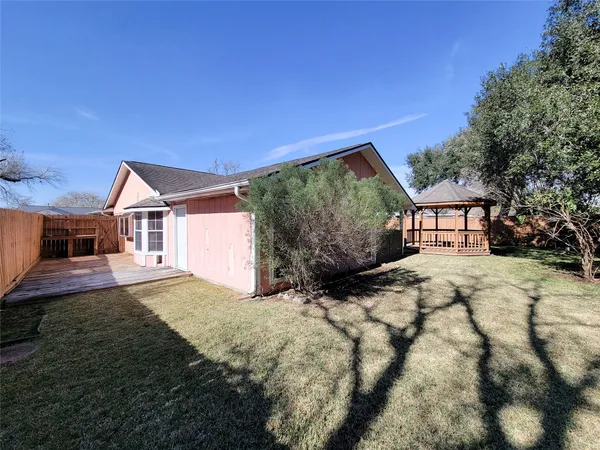 $2,200 | 412 Land Grant Drive, Richmond, TX 77406