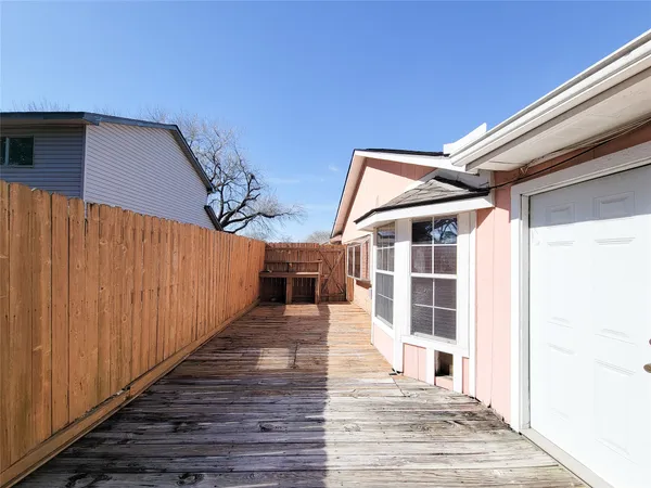 $2,200 | 412 Land Grant Drive, Richmond, TX 77406