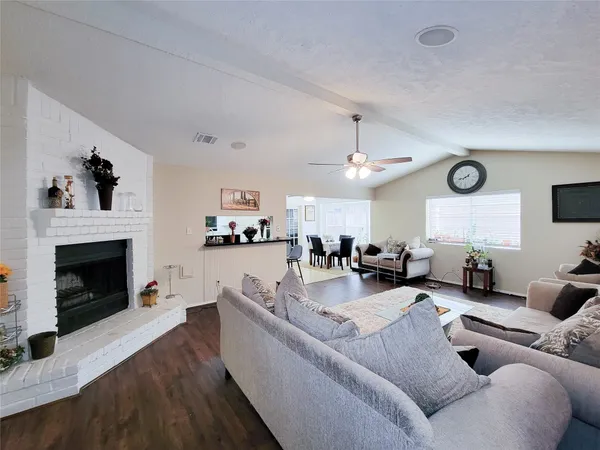 $2,200 | 412 Land Grant Drive, Richmond, TX 77406