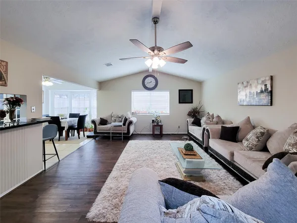 $2,200 | 412 Land Grant Drive, Richmond, TX 77406