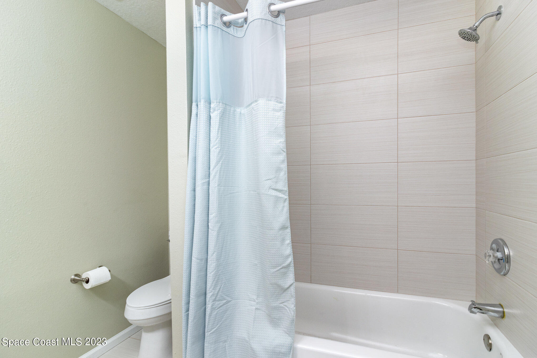 950 Luminary Circle, Unit 103 Melbourne, FL 32901 - Photo 16 of 23 a bathroom with a shower and a toilet