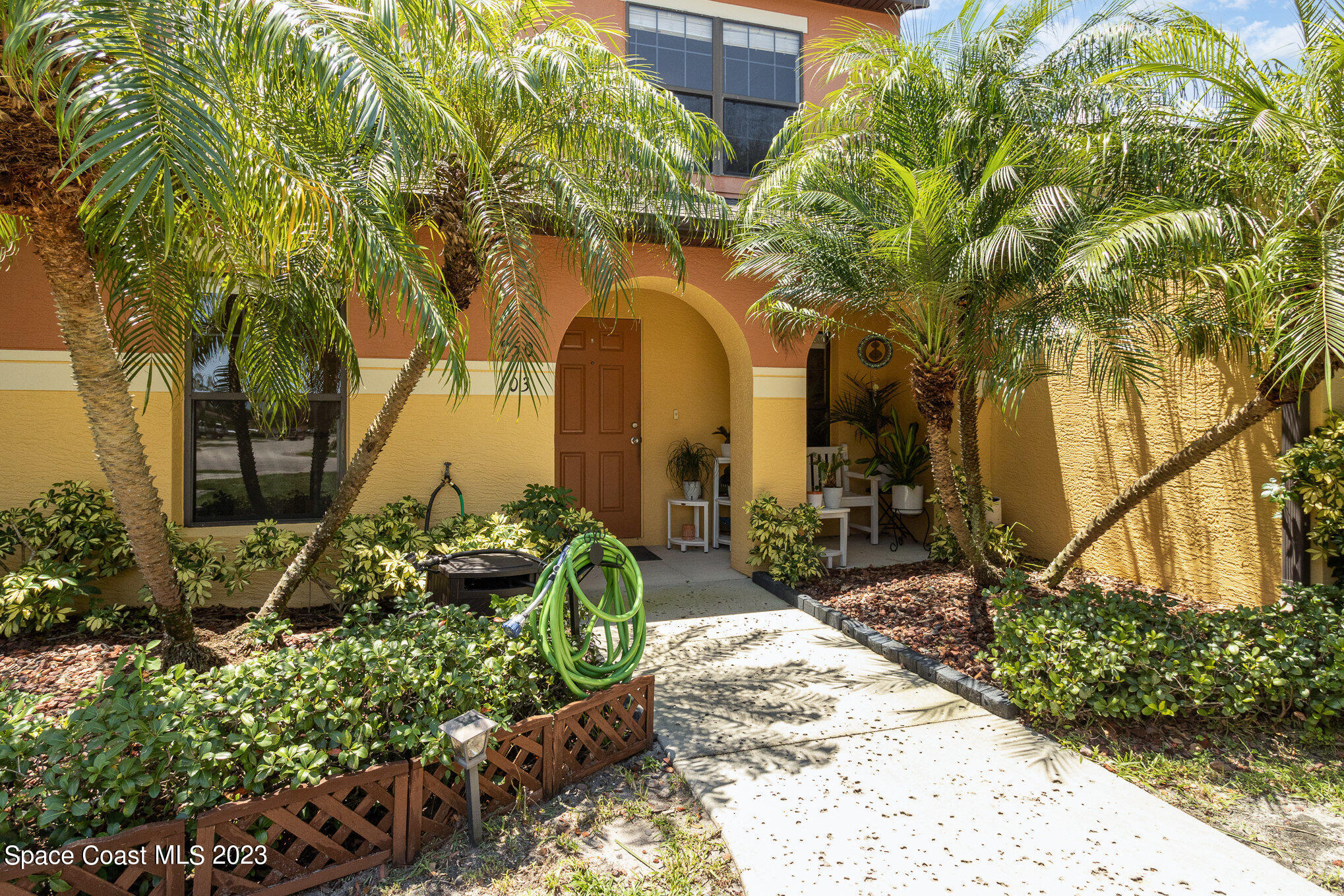 950 Luminary Circle, Unit 103 Melbourne, FL 32901 - Photo 2 of 23 a front view of a house