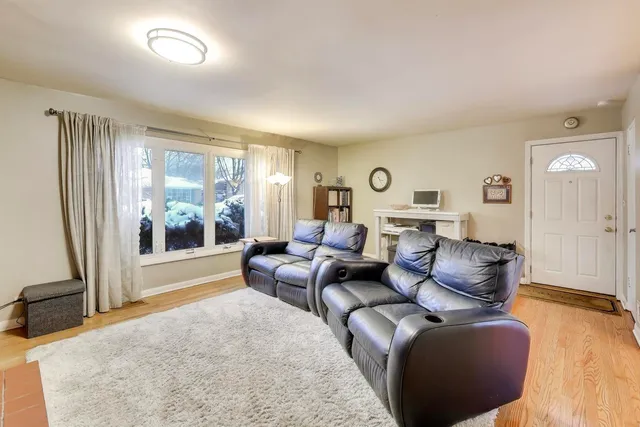 $337,500 | 3206 Sunnyside Avenue, Brookfield, IL 60513