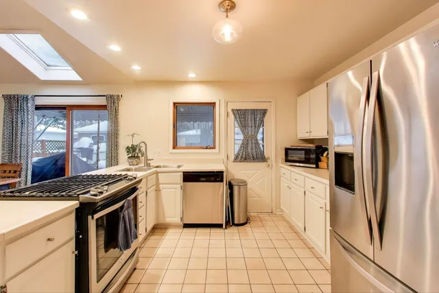 $337,500 | 3206 Sunnyside Avenue, Brookfield, IL 60513