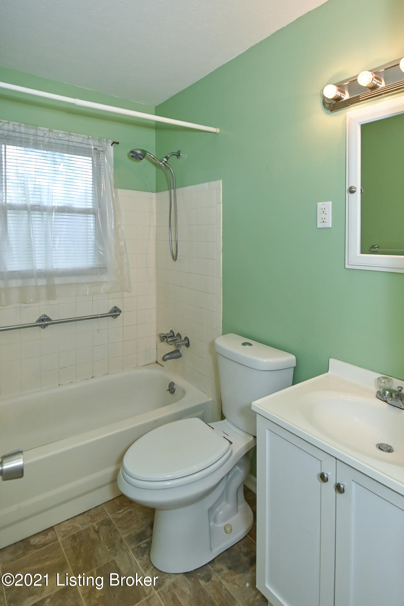 6816 Barbrook Road Louisville, KY 40258 - Photo 19 of 30 6816BarbrookRd-19