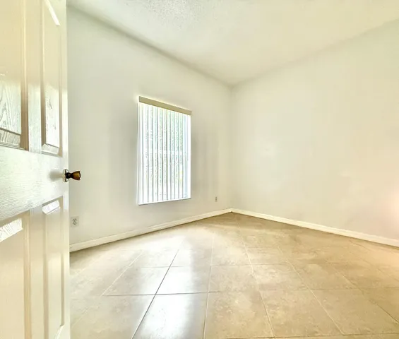 $2,600 | 332 Southwest Glenwood Drive, Port St. Lucie, FL 34984