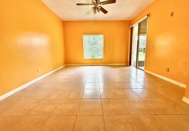 $2,600 | 332 Southwest Glenwood Drive, Port St. Lucie, FL 34984
