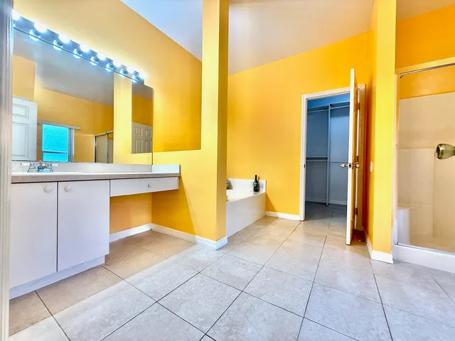 $2,600 | 332 Southwest Glenwood Drive, Port St. Lucie, FL 34984