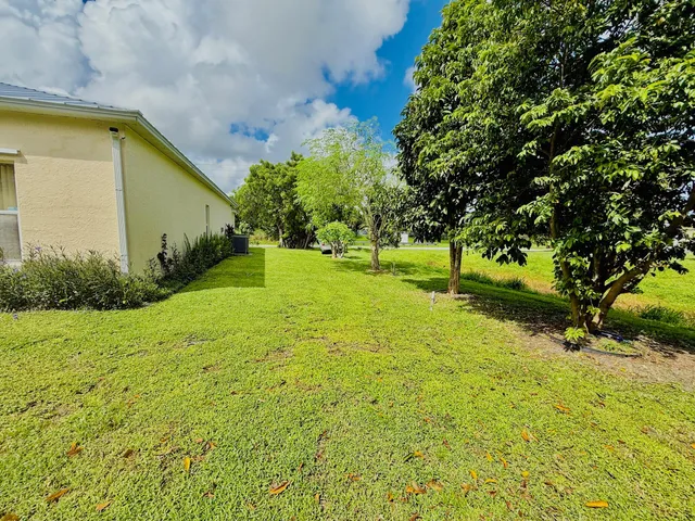$2,600 | 332 Southwest Glenwood Drive, Port St. Lucie, FL 34984