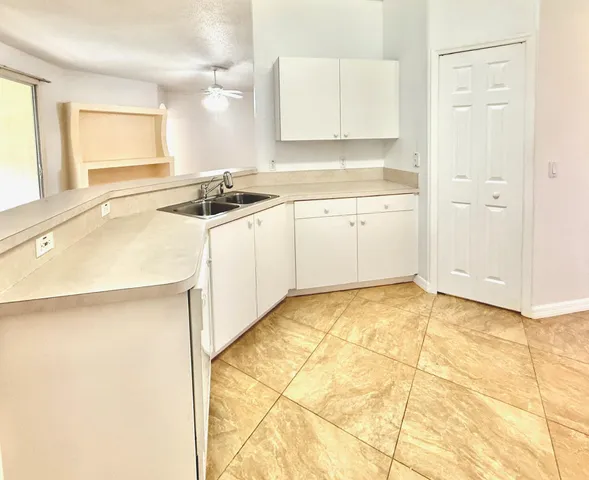 $2,600 | 332 Southwest Glenwood Drive, Port St. Lucie, FL 34984