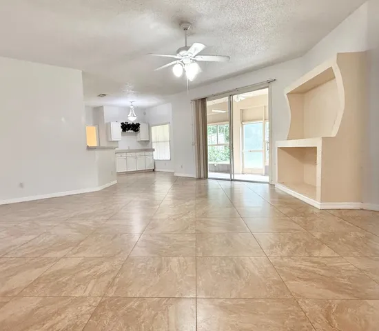$2,600 | 332 Southwest Glenwood Drive, Port St. Lucie, FL 34984