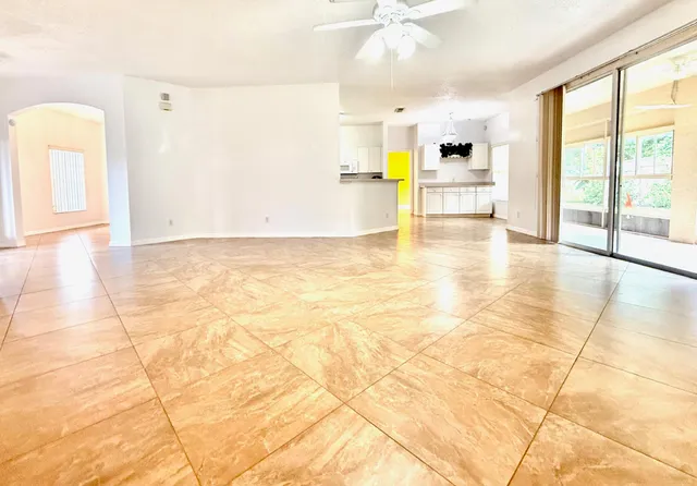 $2,600 | 332 Southwest Glenwood Drive, Port St. Lucie, FL 34984