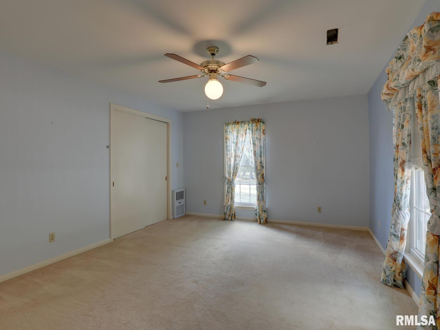 320 South Fayette Street Carthage, IL 62321 - Photo 13 of 34