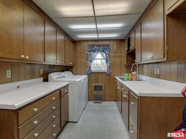 $254,900 | 320 South Fayette Street, Carthage, IL 62321