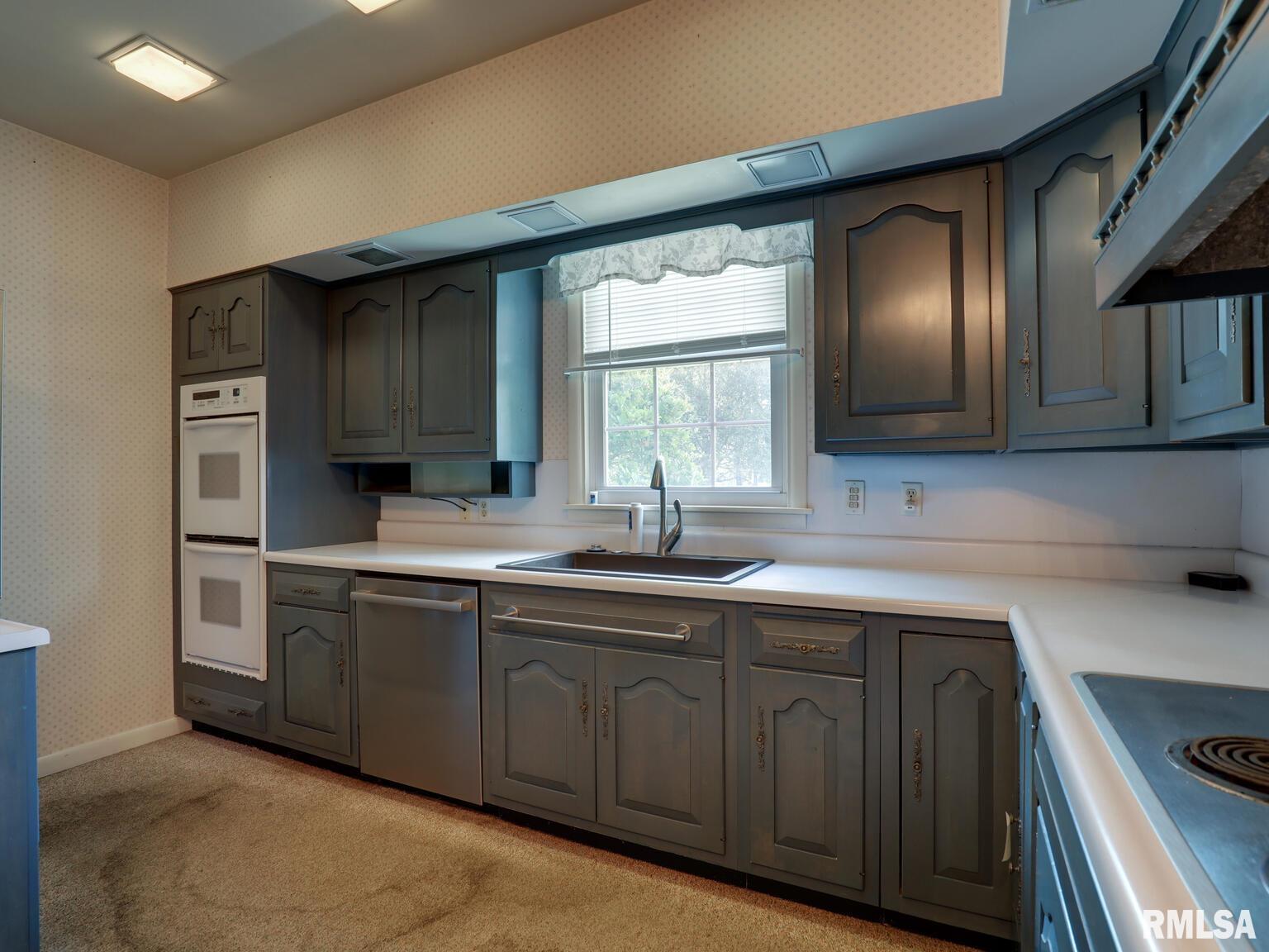 320 South Fayette Street Carthage, IL 62321 - Photo 4 of 34