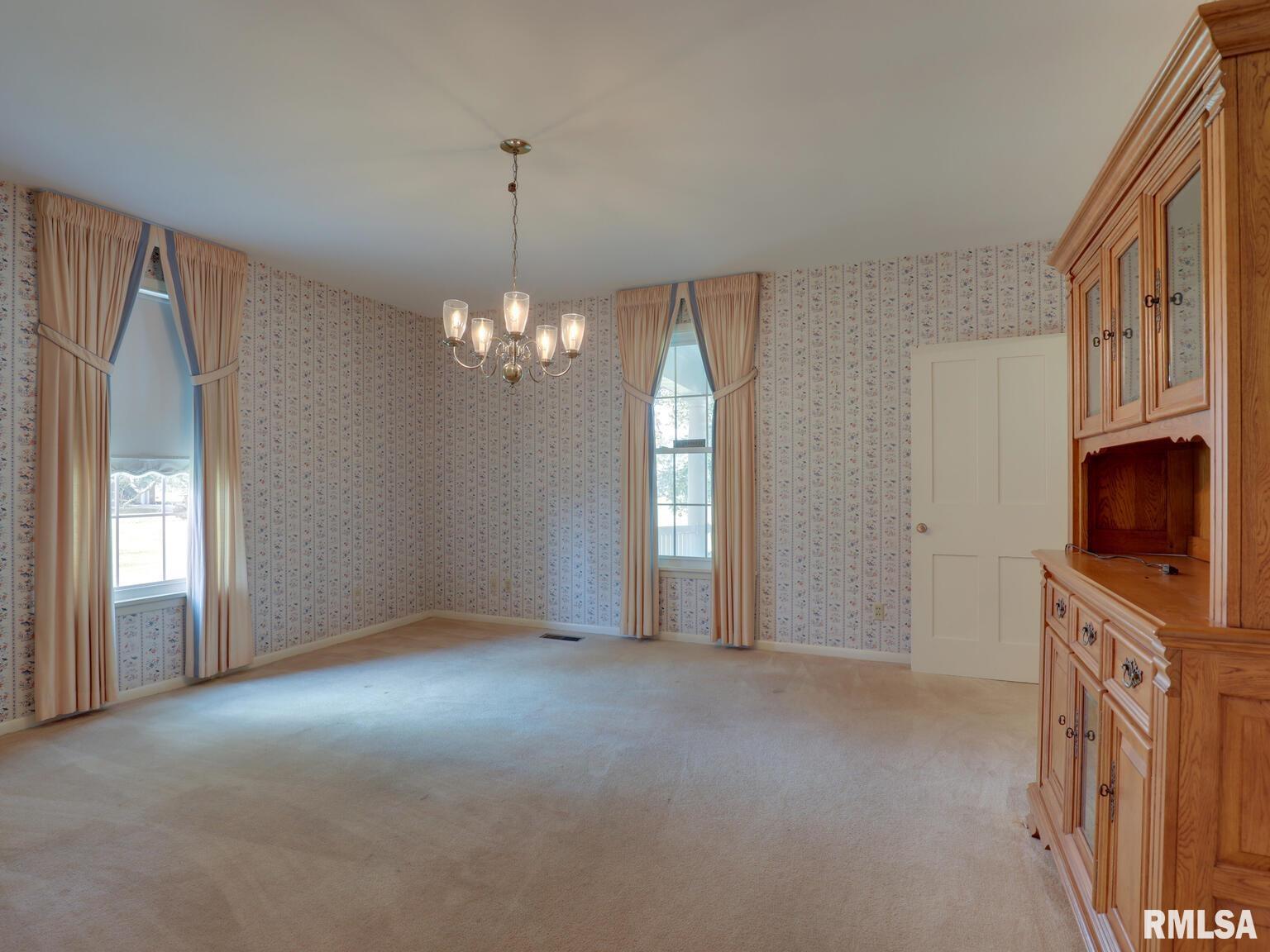 320 South Fayette Street Carthage, IL 62321 - Photo 7 of 34