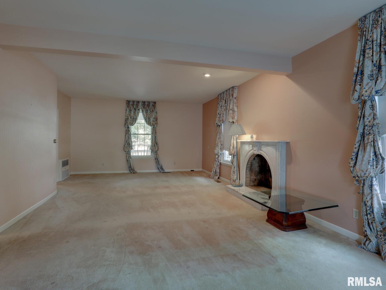 320 South Fayette Street Carthage, IL 62321 - Photo 8 of 34