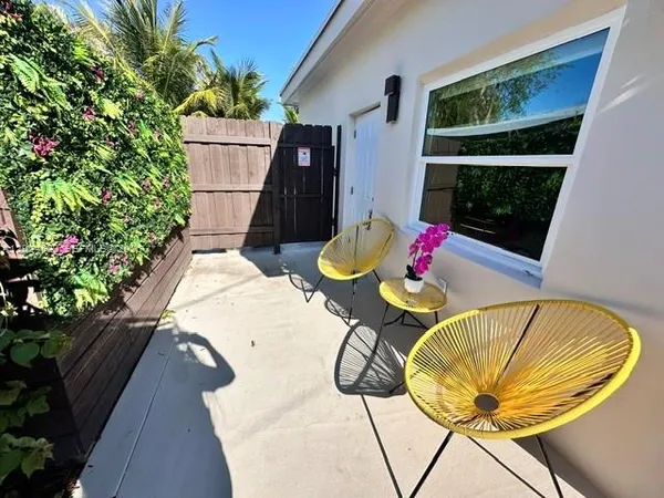 a view of outdoor dining space in the patio