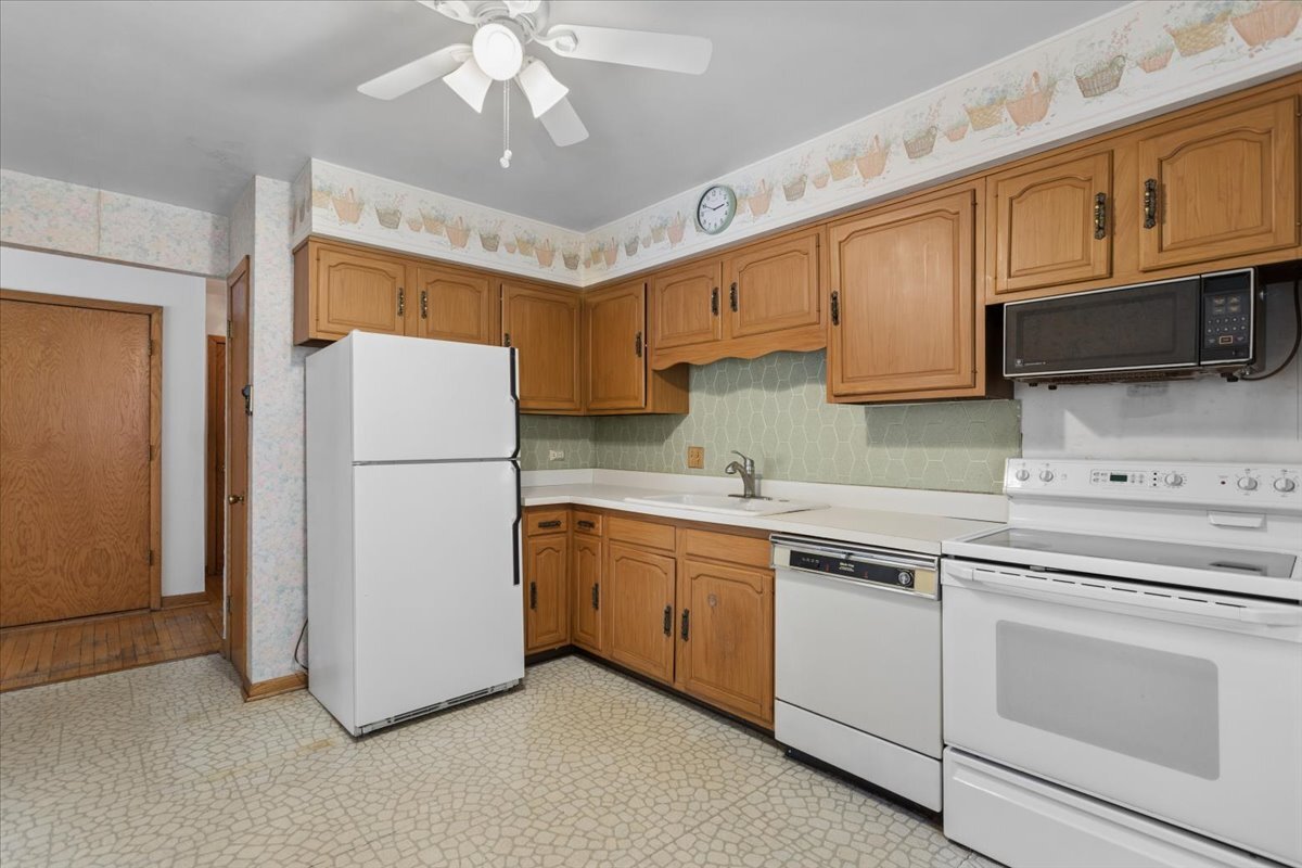 69 Lincoln Avenue, Unit 1S Riverside, IL 60546 - Photo 12 of 28