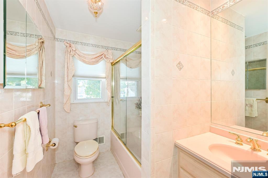 133 Cypress Road Dumont, NJ 07628 - Photo 17 of 37 Gallery Image 17
