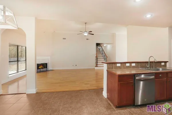 $325,000 | 22782 Greencliff Drive, Denham Springs, LA 70726