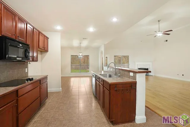 $335,000 | 22782 Greencliff Drive, Denham Springs, LA 70726