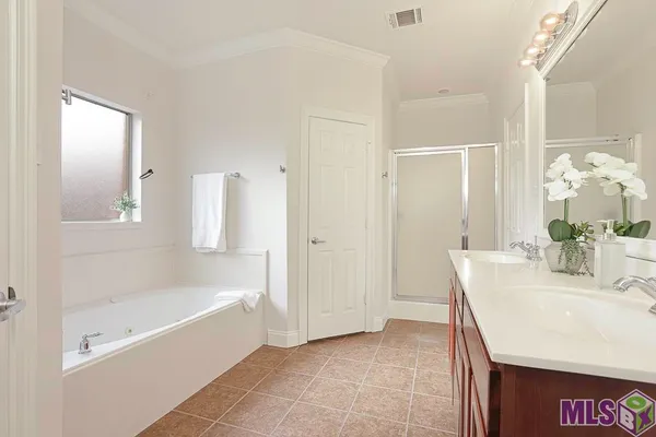$325,000 | 22782 Greencliff Drive, Denham Springs, LA 70726