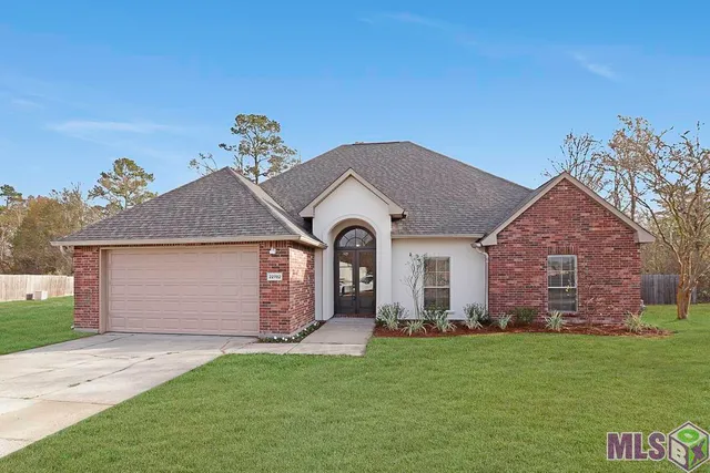 $335,000 | 22782 Greencliff Drive, Denham Springs, LA 70726