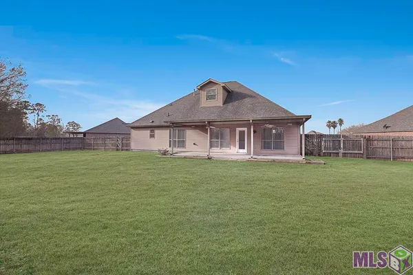 $325,000 | 22782 Greencliff Drive, Denham Springs, LA 70726