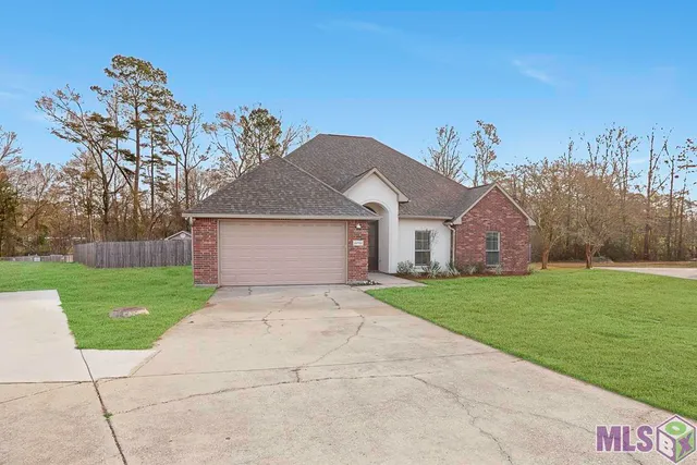 $335,000 | 22782 Greencliff Drive, Denham Springs, LA 70726