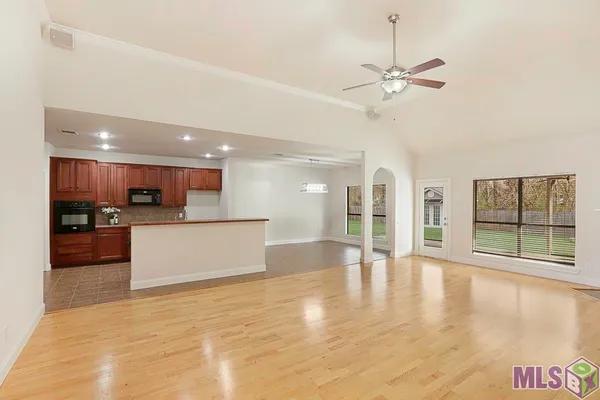 $325,000 | 22782 Greencliff Drive, Denham Springs, LA 70726