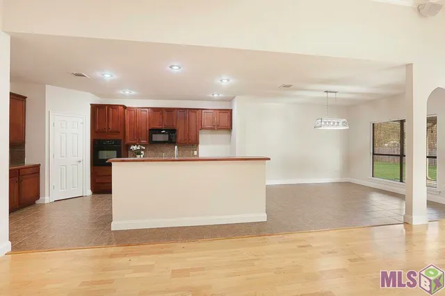 $335,000 | 22782 Greencliff Drive, Denham Springs, LA 70726