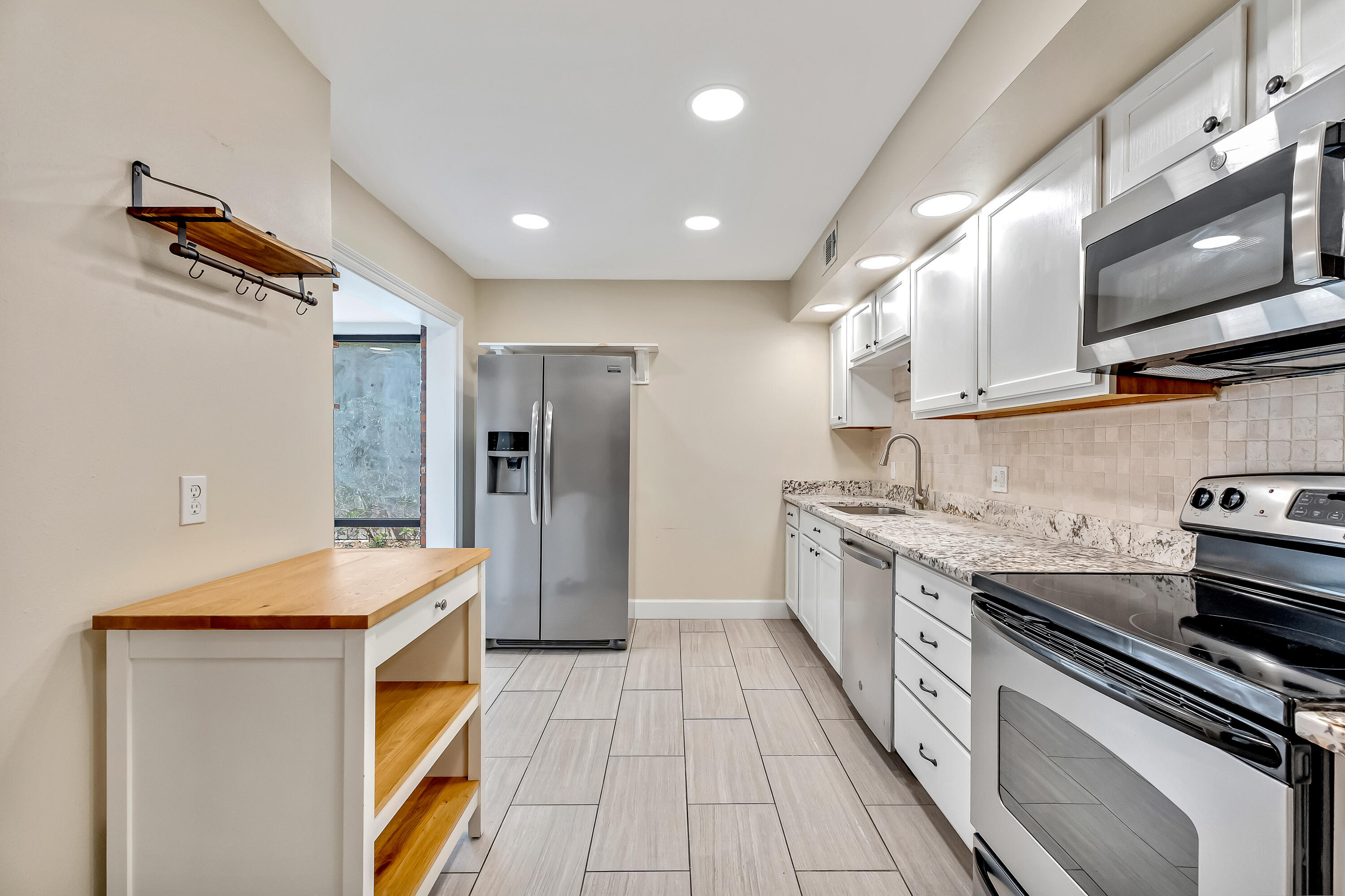 613 Caribbean Way Niceville, FL 32578 - Photo 17 of 27 a kitchen with stainless steel appliances a sink stove and refrigerator