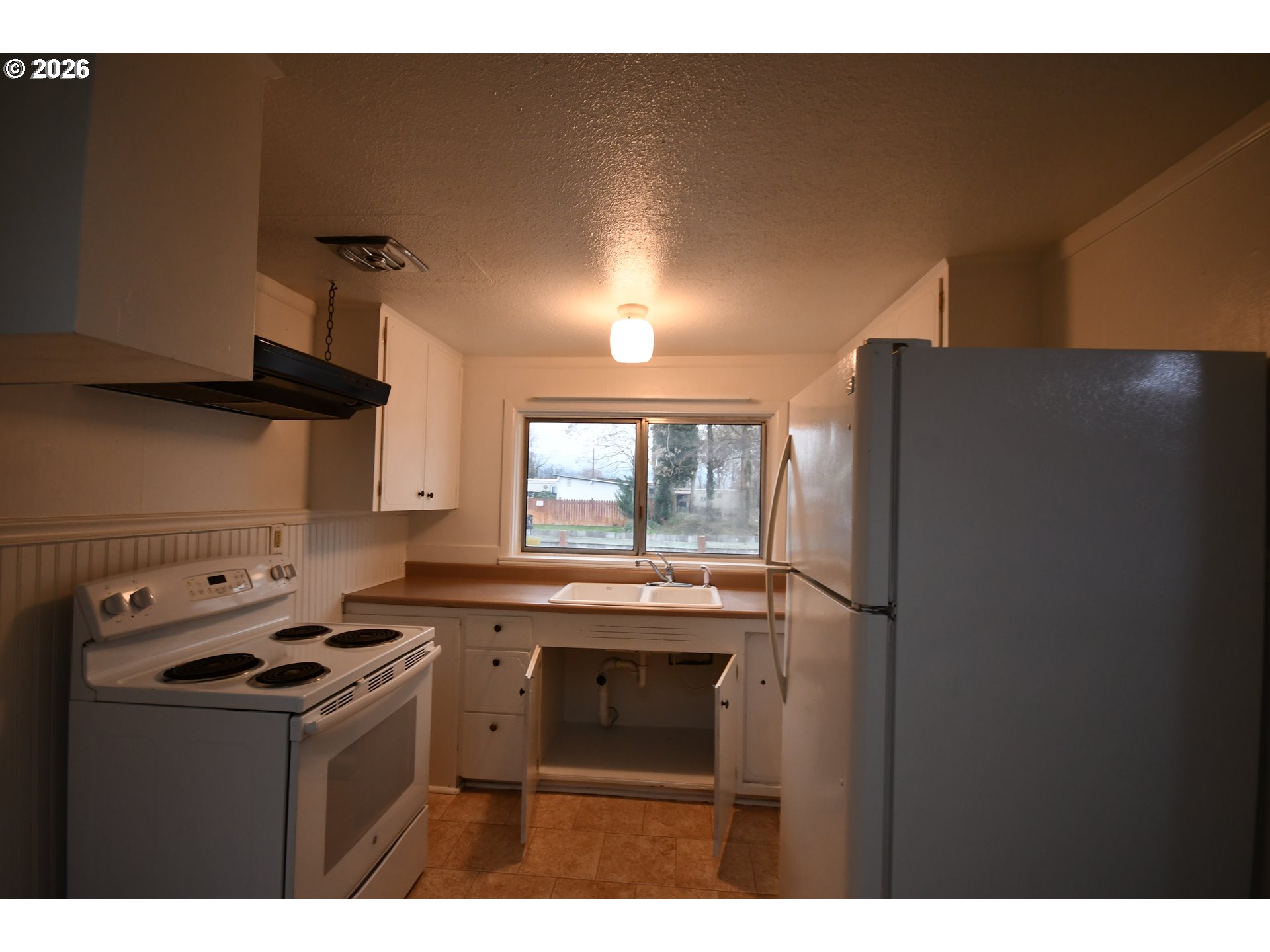 918 Snipes Street The Dalles, OR 97058 - Photo 14 of 47 a kitchen that has a sink a refrigerator and window