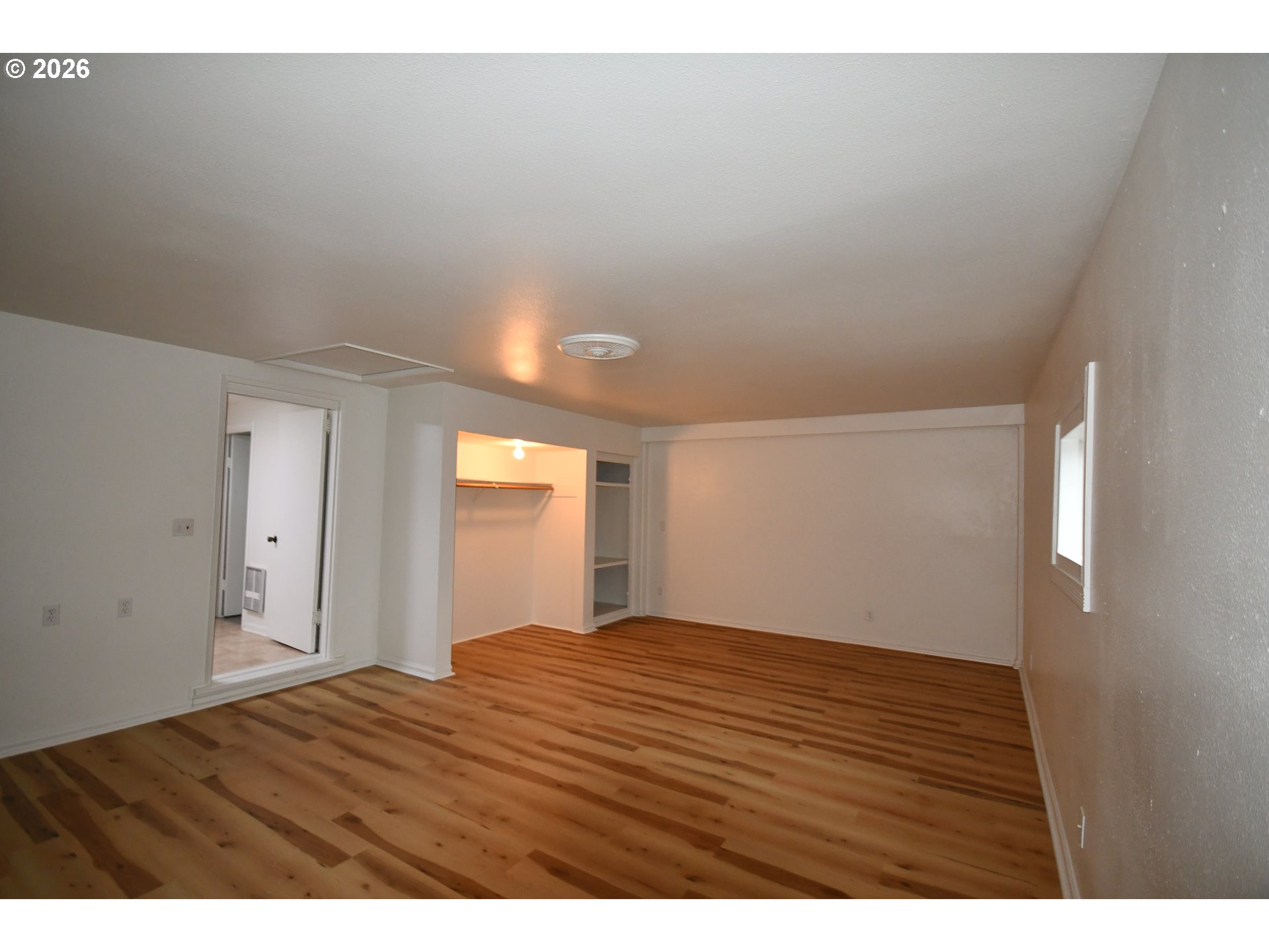 918 Snipes Street The Dalles, OR 97058 - Photo 17 of 47 a view of empty room with window