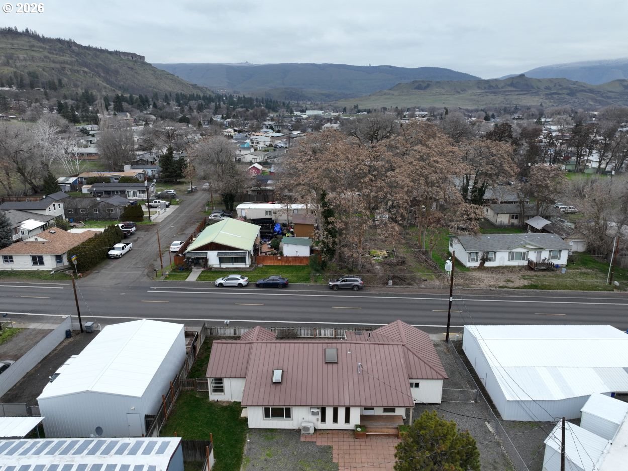 918 Snipes Street The Dalles, OR 97058 - Photo 44 of 47 a view of city and mountain