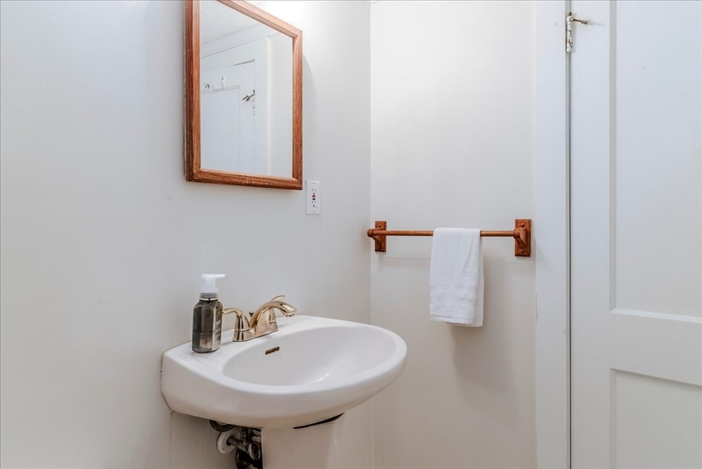 6 Brookhaven Road Worcester, MA 01606 - Photo 19 of 41