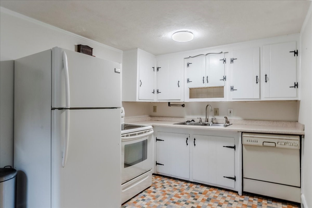 6 Brookhaven Road Worcester, MA 01606 - Photo 22 of 41